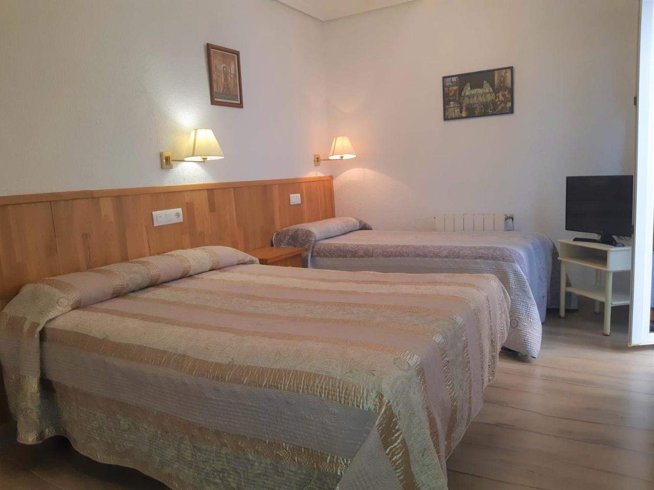 Pension Martin Jaen Exterior photo